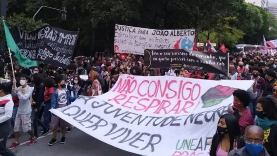Protestos contra racismo explodem no Brasil após assassinato no Carrefour