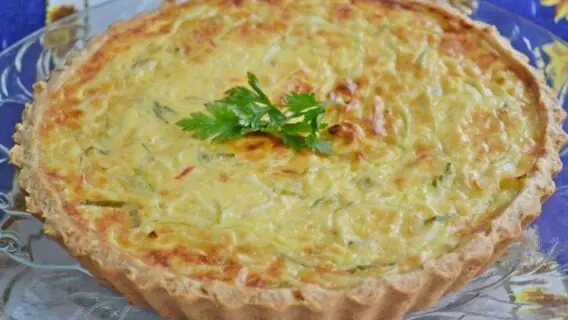 Quiche de alho poró: veja a origem do prato e aprenda 5 receitas deliciosas