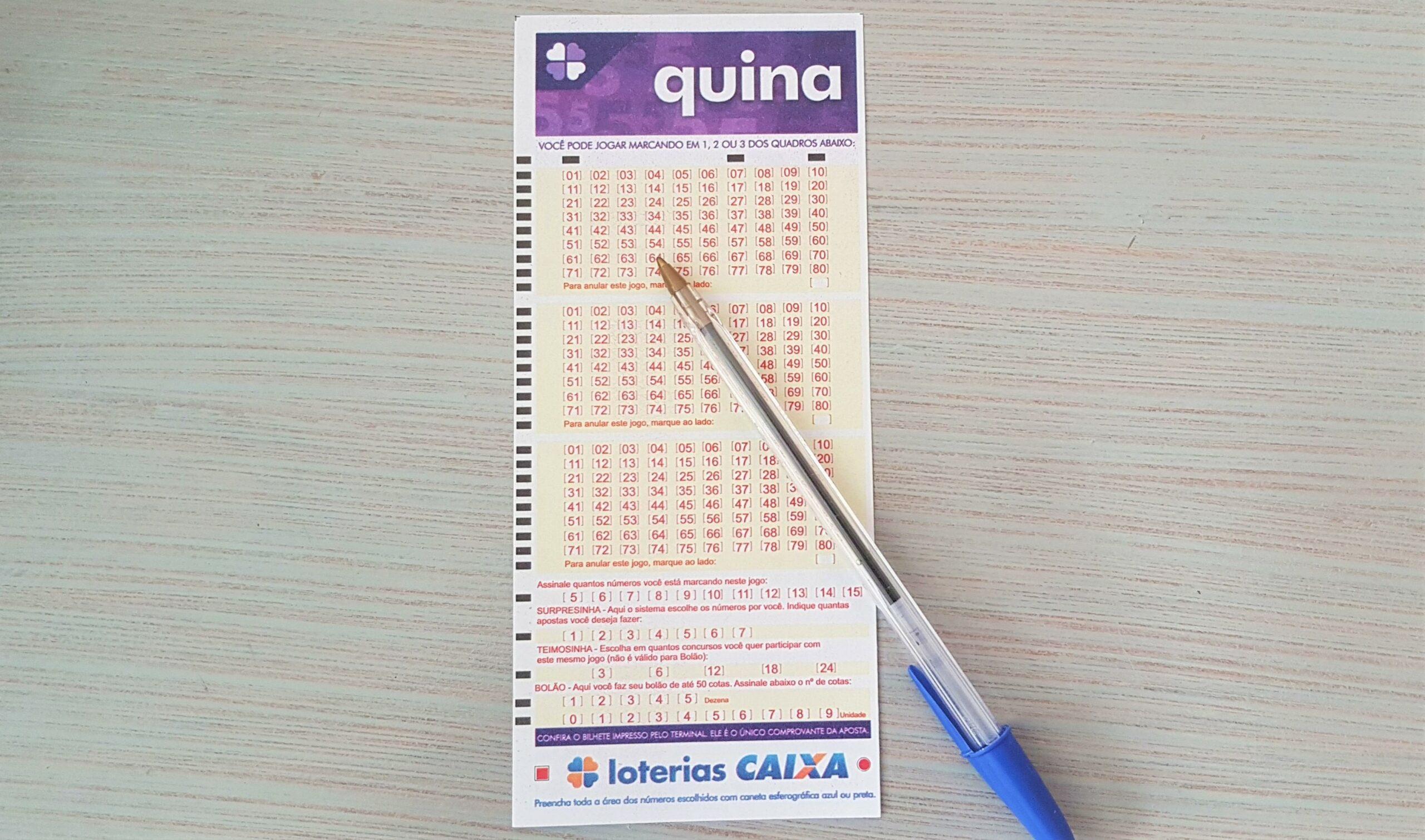 resultado da quina 5433 - A imagem mostra um volante da Quina e uma caneta