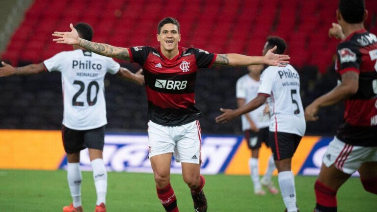 Flamengo vence Athletico PR por 3 a 2 e avança na Copa do Brasil