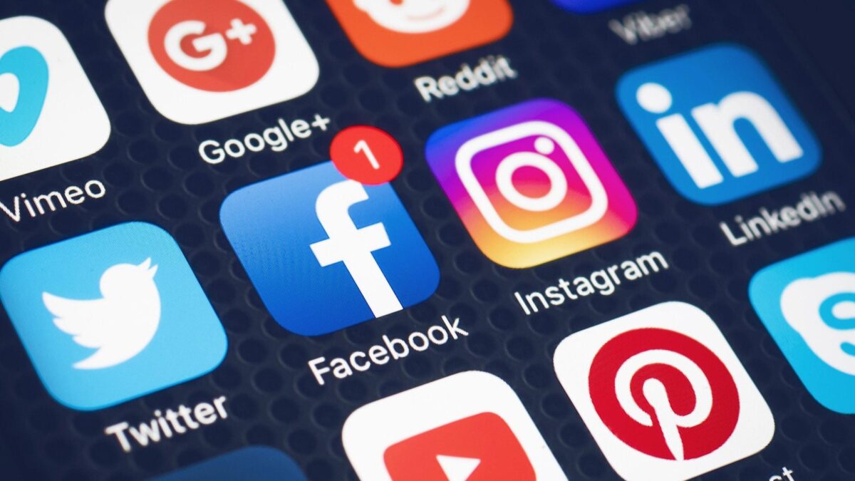 Eleições dos EUA: Facebook e Twitter adotam medidas contra fake news