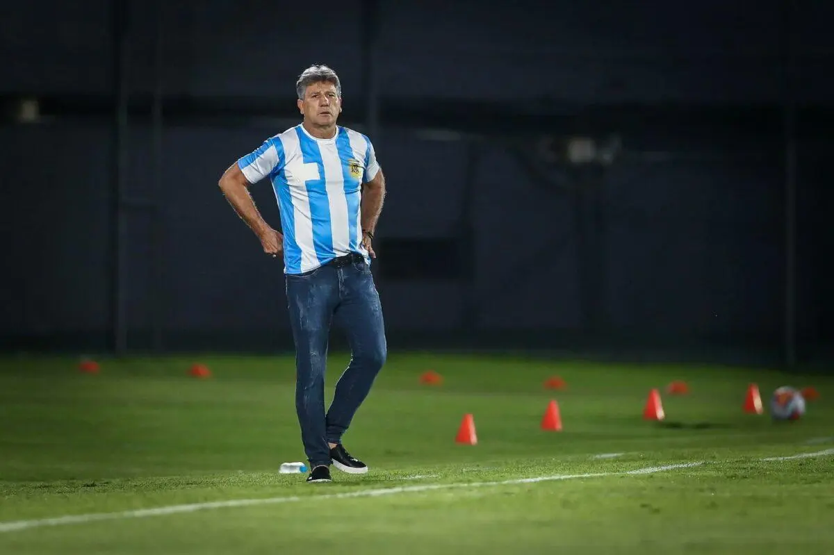 Visto que Maradona morreu na quarta, Renato Gaúcho fez questão de homenagear o craque