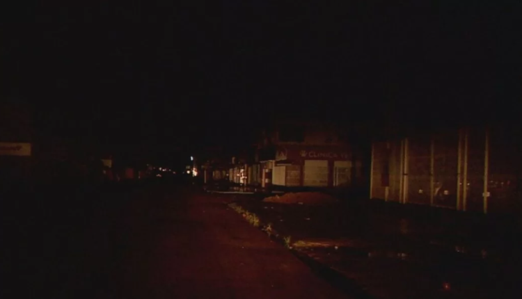 Rua apagada após apagão no Amapá