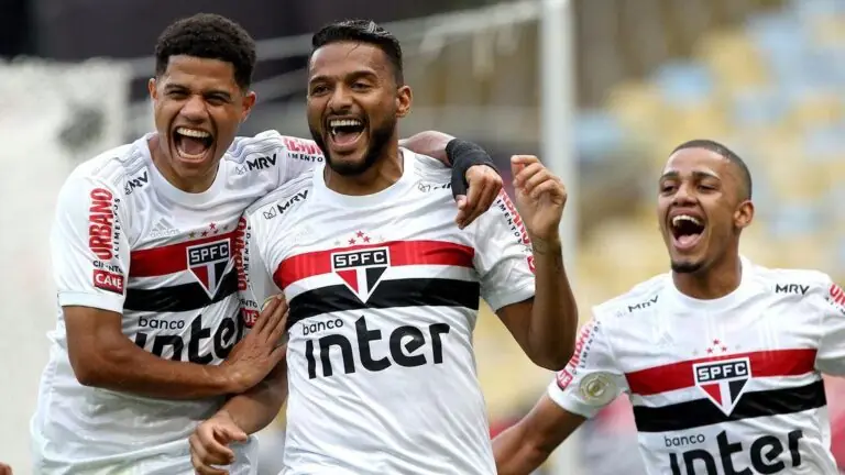 Flamengo perde dois pênaltis, e é goleado pelo São Paulo no Maracanã