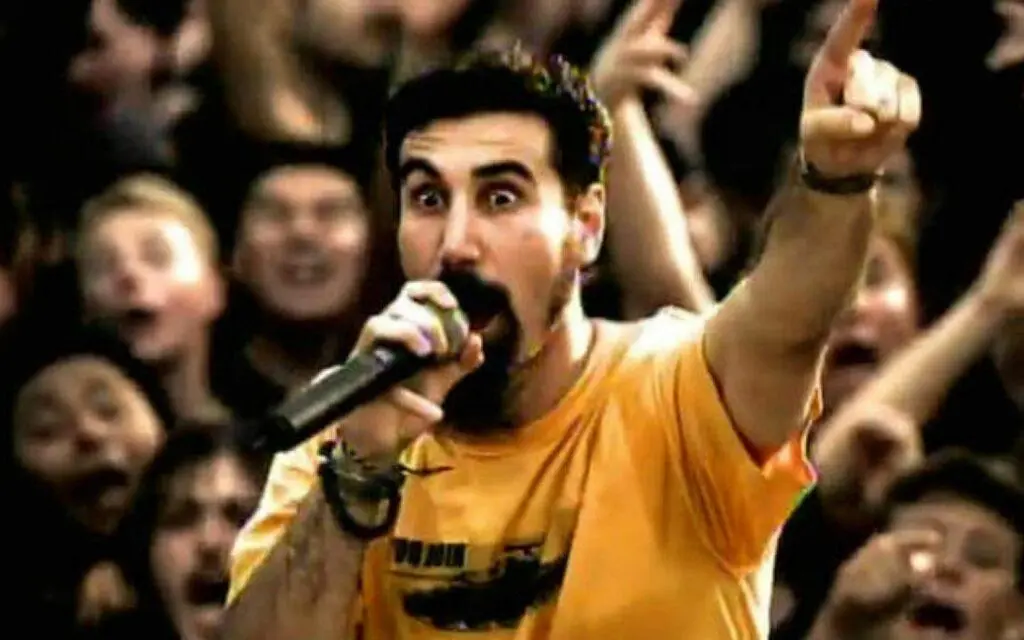 Clipe Chop Suey! do System Of A Down