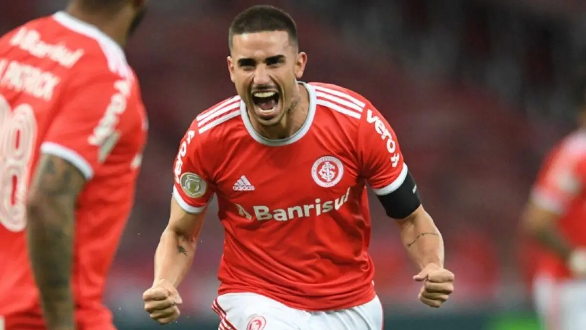 Thiago Galhardo sai do banco e abre o placar para Inter avançar na Copa do Brasil