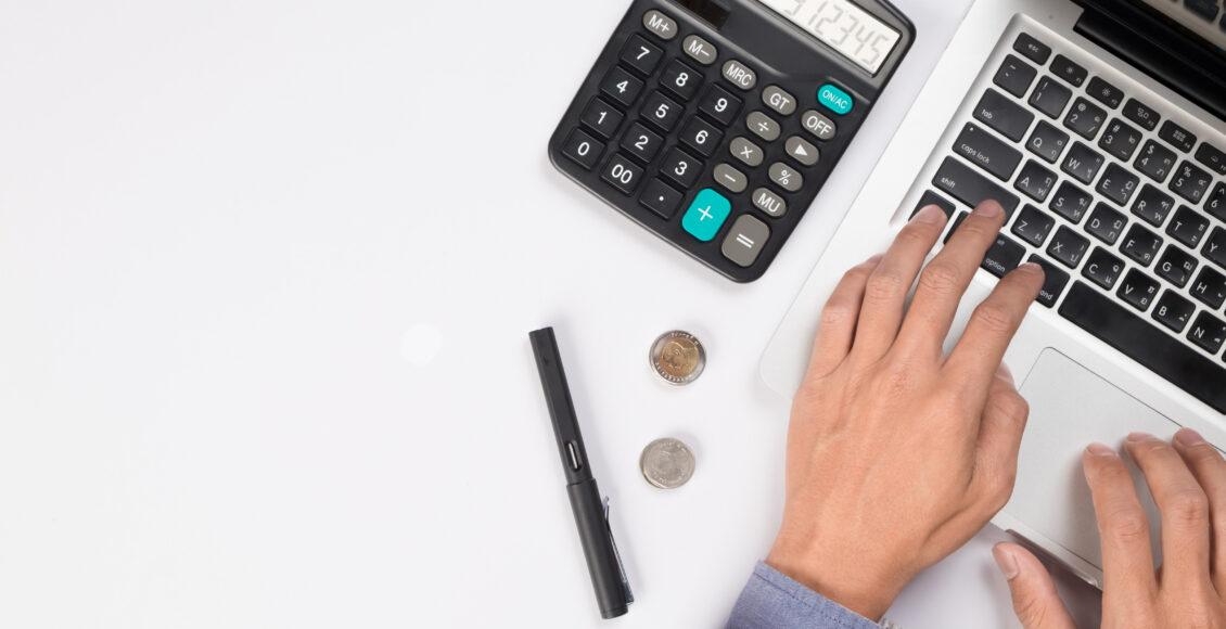calculadora. Fim do auxílio emergencial