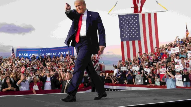 VÍDEO: por voto nas eleições dos EUA, Trump dança YMCA