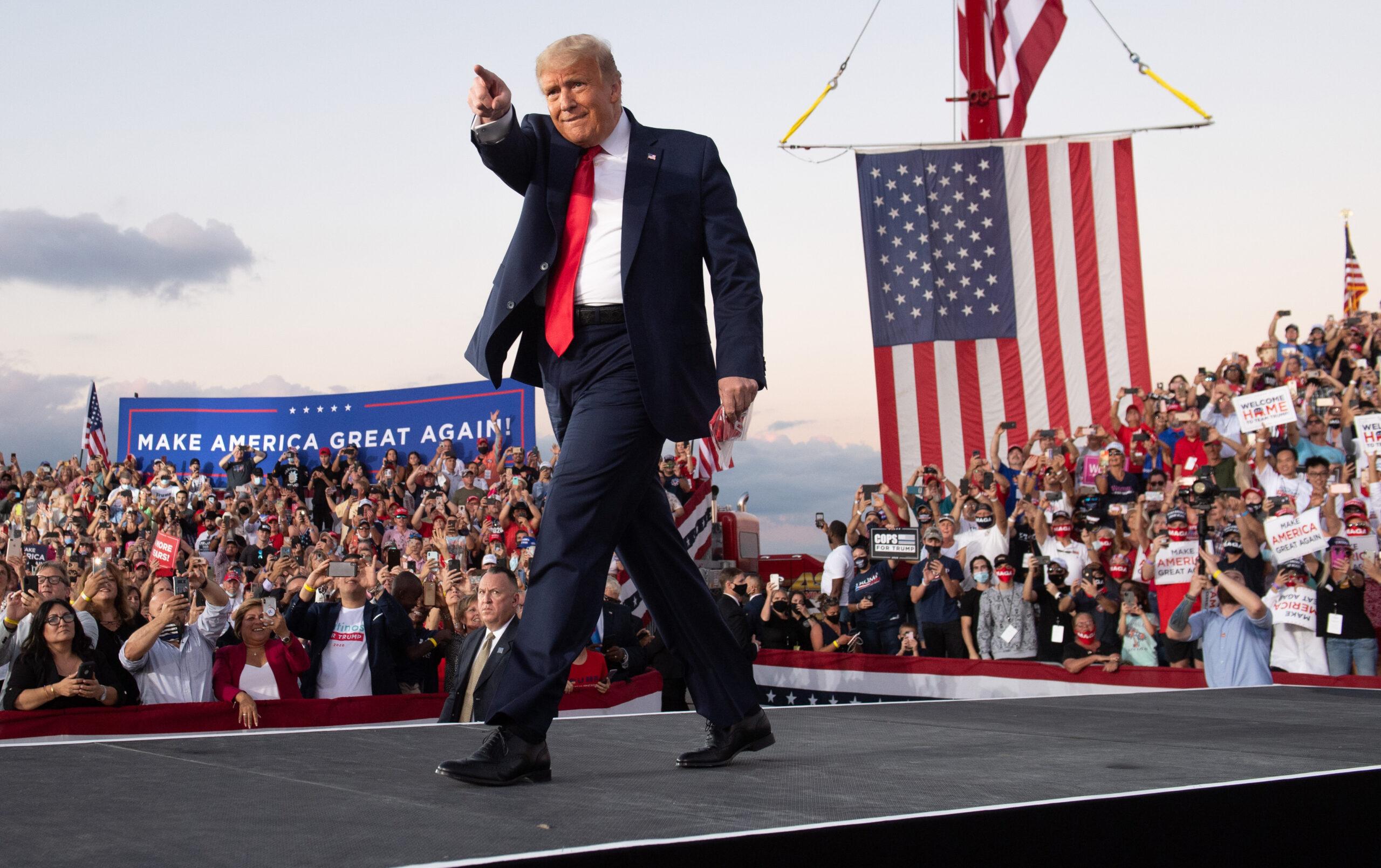 Eleições dos EUA: Por voto, Trump divulga vídeo dançando YMCA