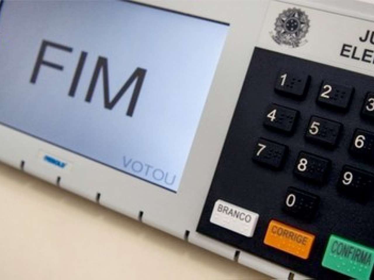 Eleições 2020: com celulares proibidos, eleitor pode levar 'colinha' de papel com número do candidato