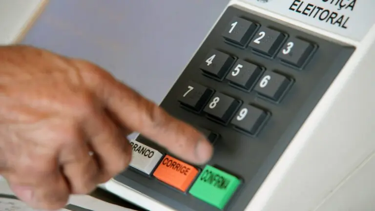 ‘Urnas Eletrônicas são seguras’, afirma TSE em meio à polêmica dos EUA