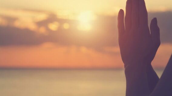 Oração da manhã para começar o dia com proteção e paz