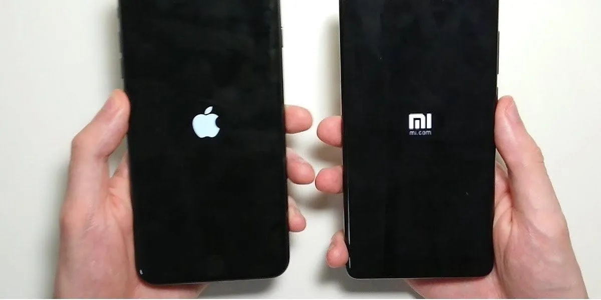 Celular Xiaomi ao lado do Iphone