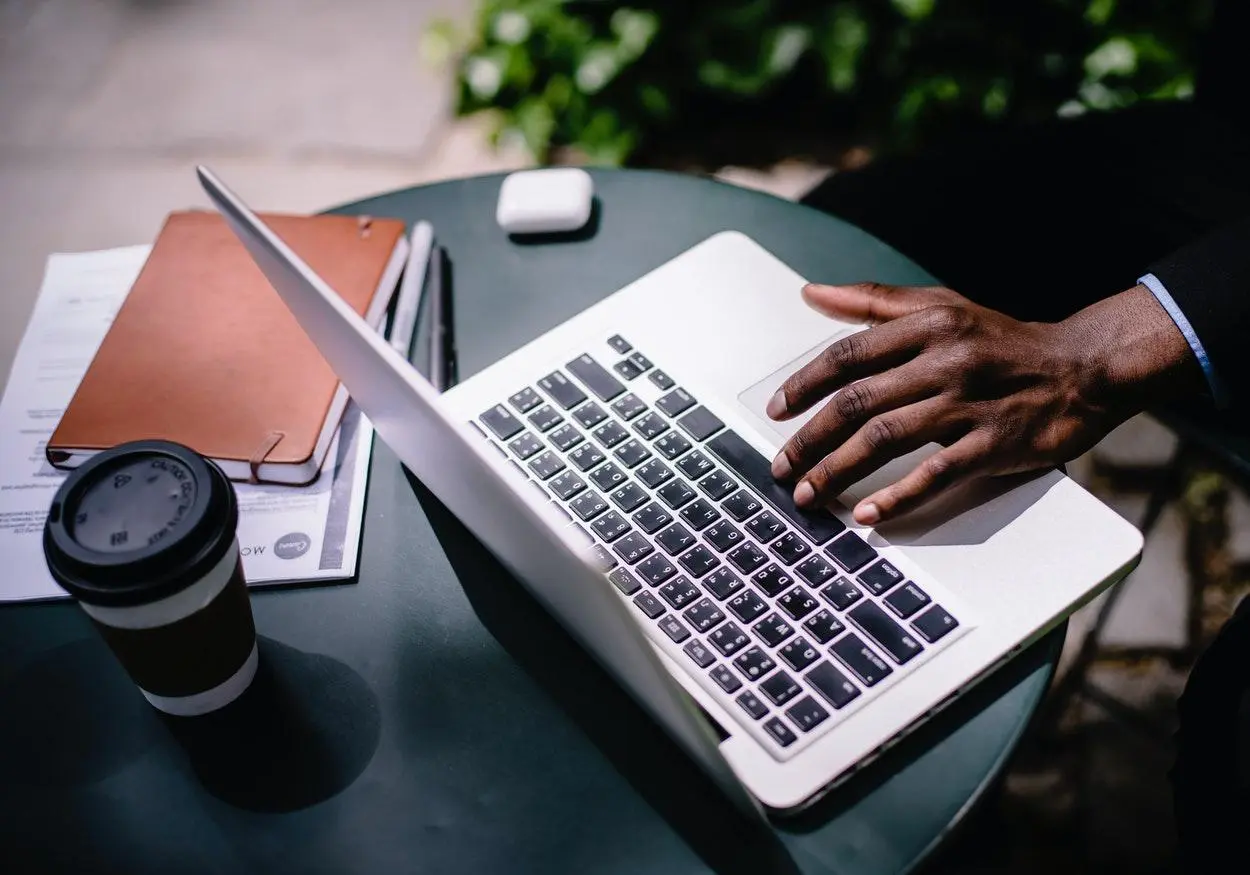 Youtubers negros: 5 canais antirracistas para acompanhar na internet