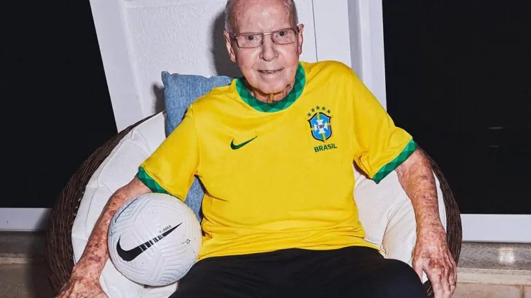Nova camisa da seleção brasileira comemora os 50 anos do tri