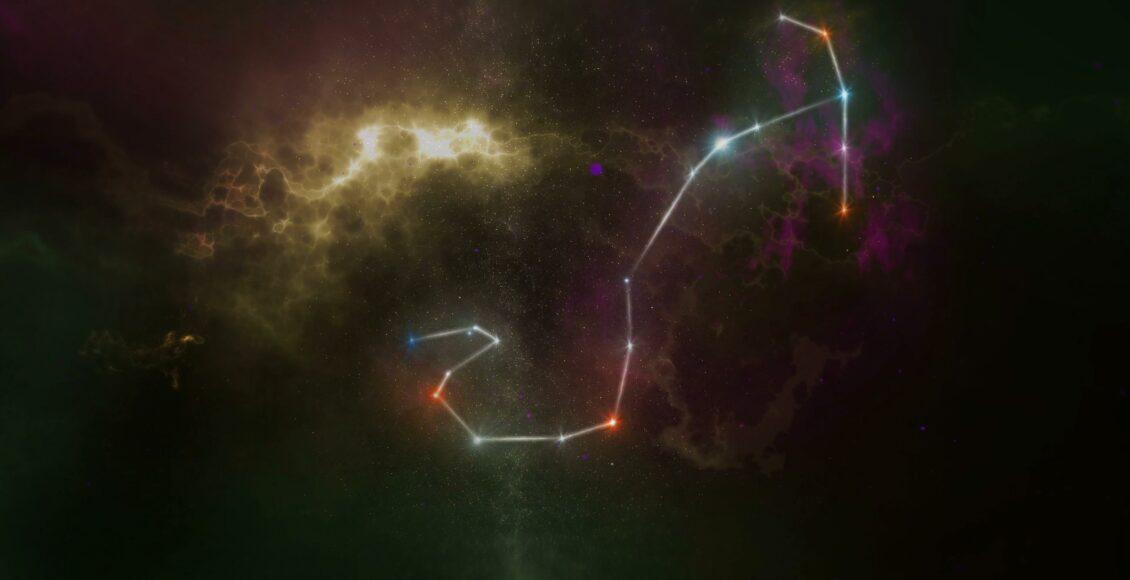 Imagem de uma constelação no céu indicando sobre o que significa inferno astral