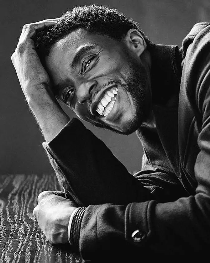 IMagem mostra rosto do ator Chadwick Boseman, que morreu em agosto em decorrência de câncer