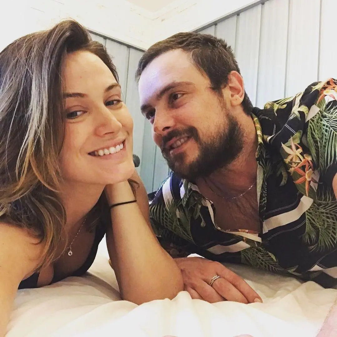 Imagem mostra Bianca Bin e Sergio Guizé