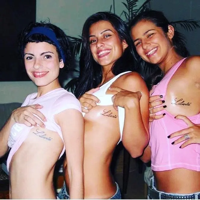Imagem mostra tatuagem da Cleo