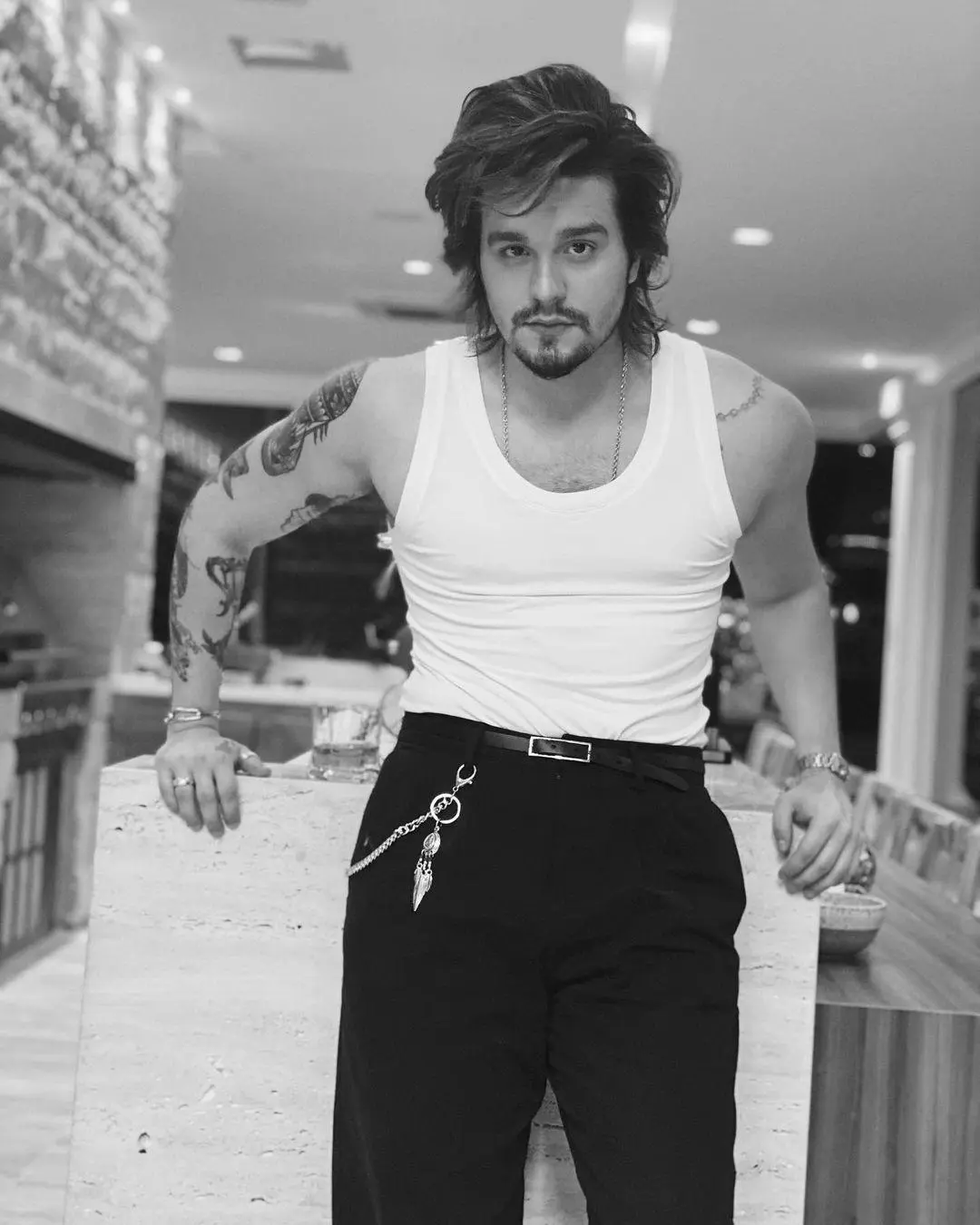 Imagem mostra Luan Santana