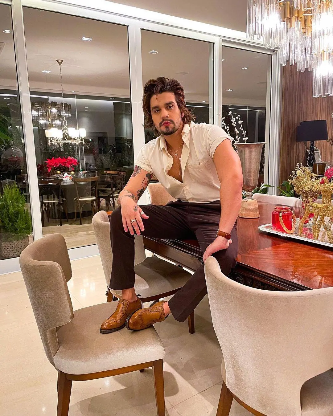 Imagem mostra o cantor Luan Santana, que gostaria de integrar o elenco de Pantanal