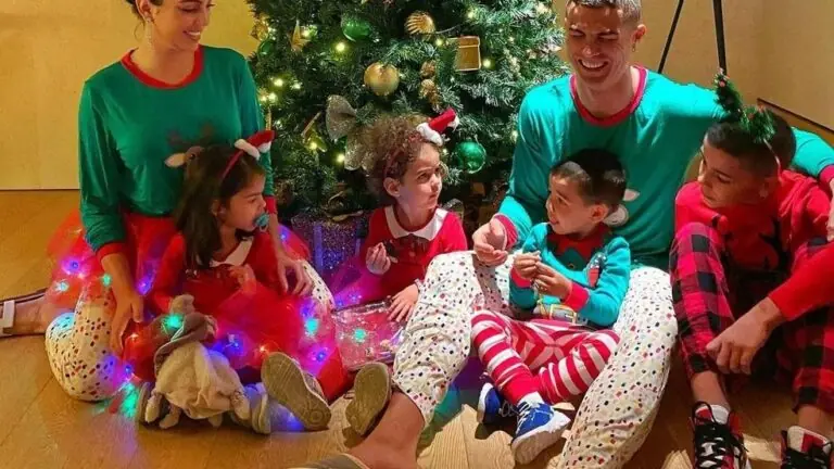 CR7 de pijama e Neymar no Brasil; veja como foi o Natal dos craques