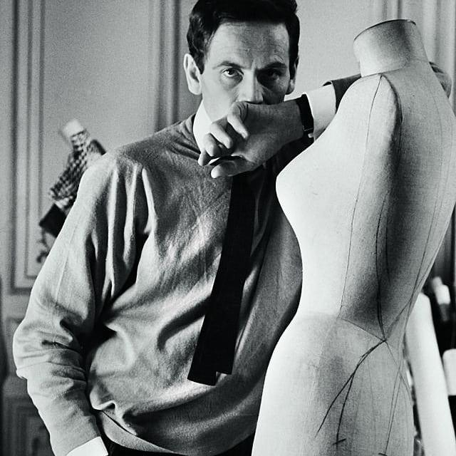 Pierre Cardin morre aos 98 anos; conheça trajetória do icônico estilista Imagem mostra Pierre Cardin em preto e branco