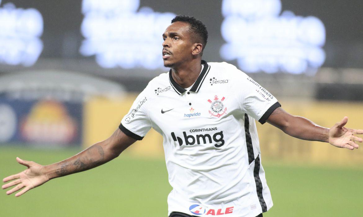 Jô voltou a marcar pelo Corinthians, no confronto contra o Goiás