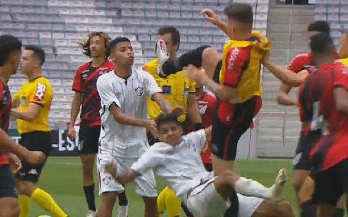 Imagem da confusão entre Fluminense x Athletico-PR