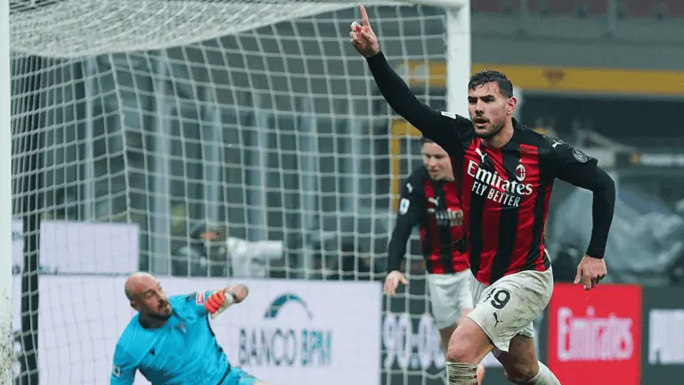 Milan vence Lazio com gol nos acréscimos e segue na liderança