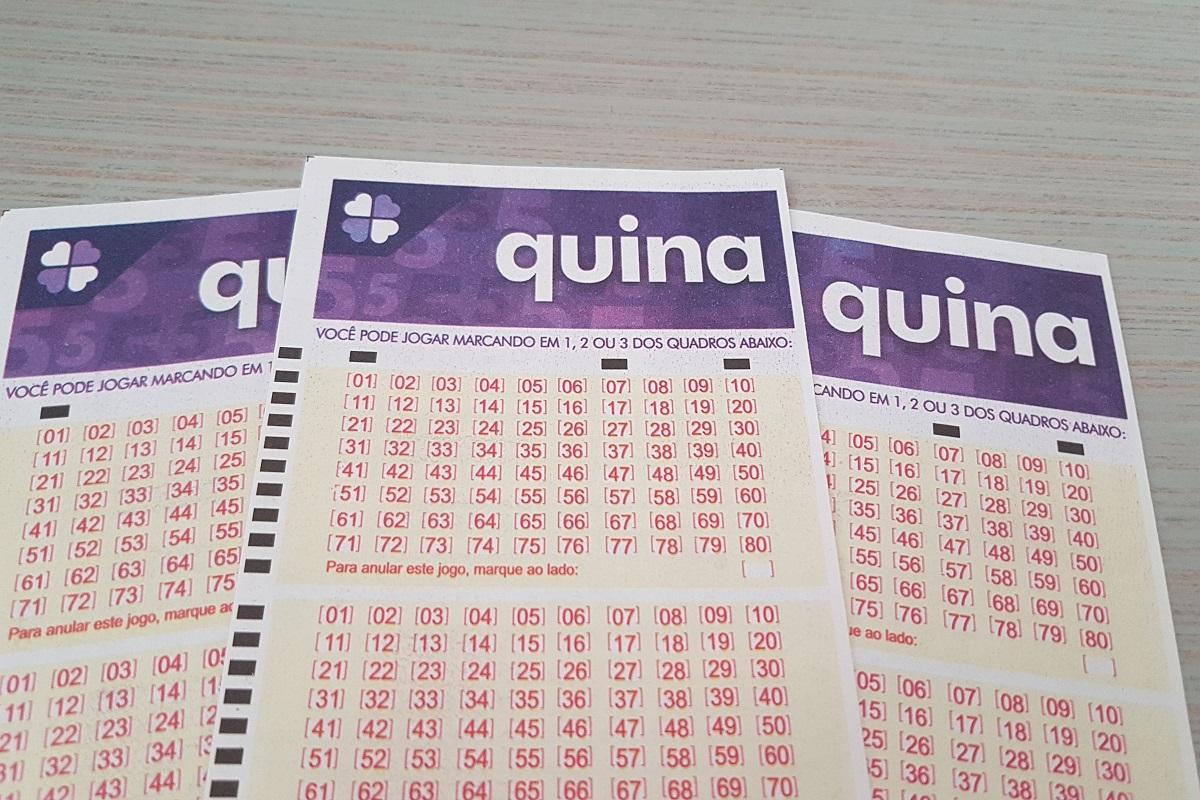 resultado da quina 5451 - A imagem mostra três volantes da Quina