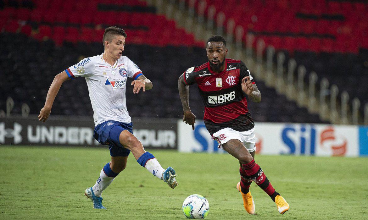 Índio Ramirez e Gerson no confronto entre Bahia e Flamengo