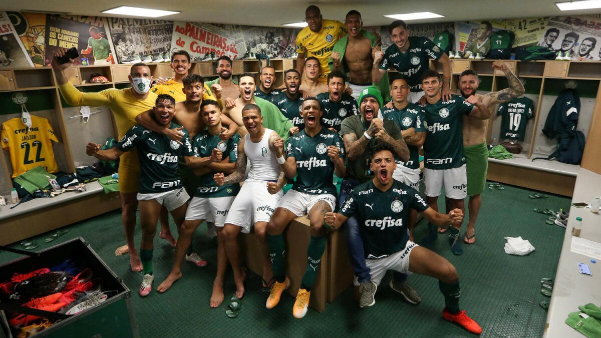 CBF ignora Palmeiras na Libertadores, e terá que remarcar Dérbi Paulista Após avançar na Libertadores, elenco do Palmeiras comemora classificação no vestiário