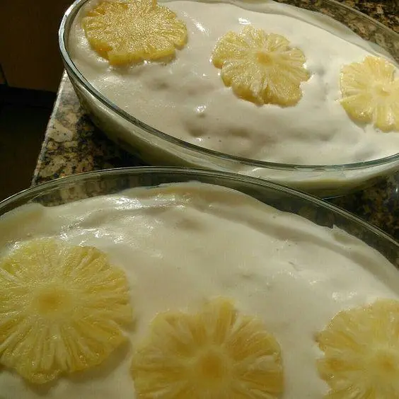 Imagem mostra foto de pavê de abacaxi