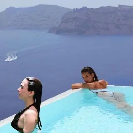 Imagem mostra montagem com Tatá Werneck em foto de Bruna Marquezine