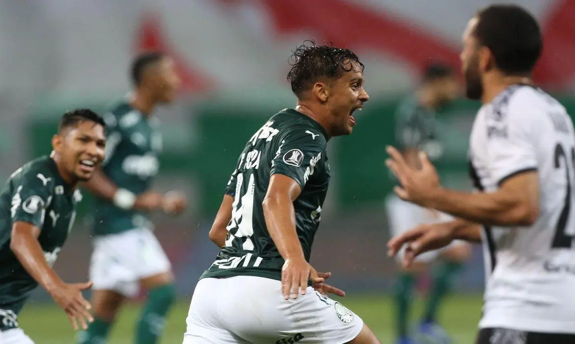 Gustavo Scarpa abriu o placar do duelo contra o Libertad