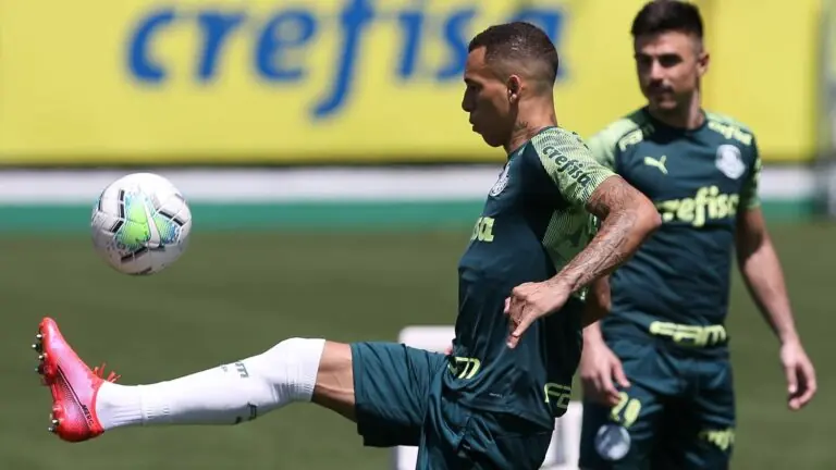 Jogos de hoje na TV: confira as partidas de futebol de sábado (19)