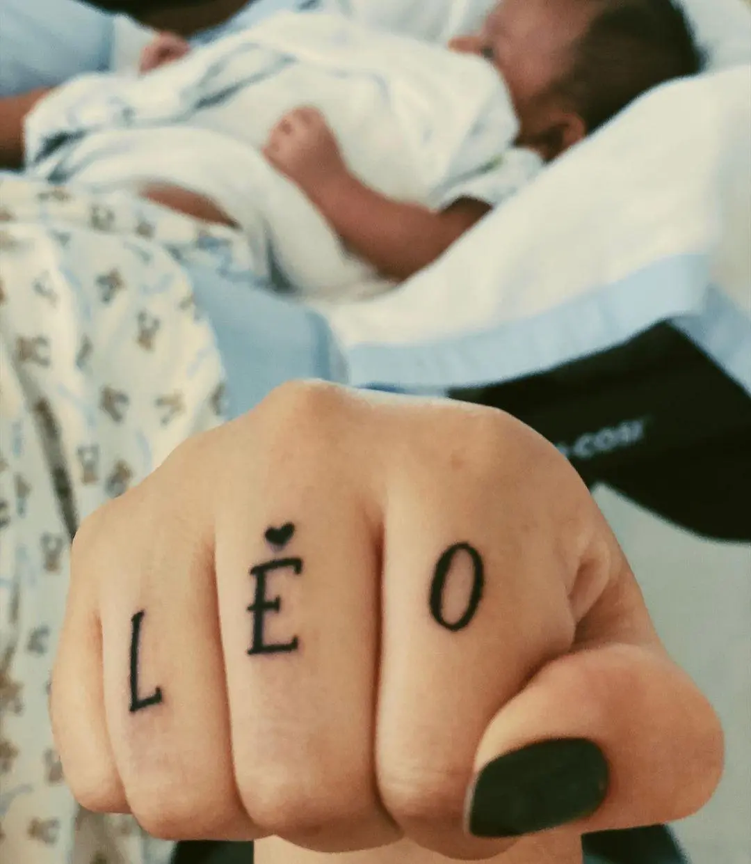 Imagem mostra tatuagem da Marilia Mendonça na mão