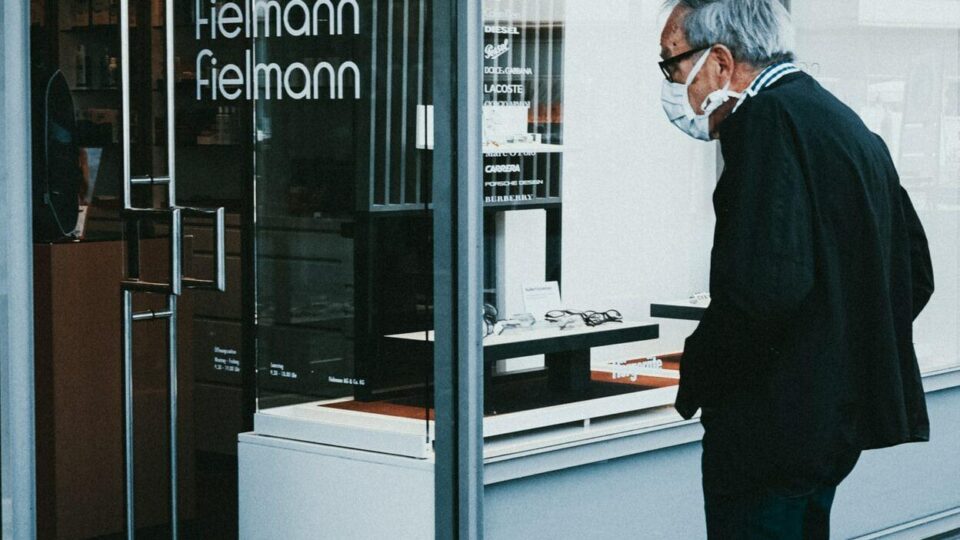 Alemanha fecha lojas e escolas