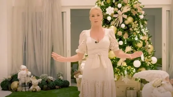 Ana Hickmann mostra decoração de Natal com vaso sanitário