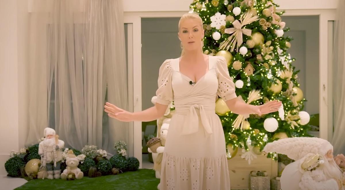 Ana Hickmann mostra decoração de Natal com vaso sanitário Ana Hickmann mostra decoração de Natal com vaso sanitário