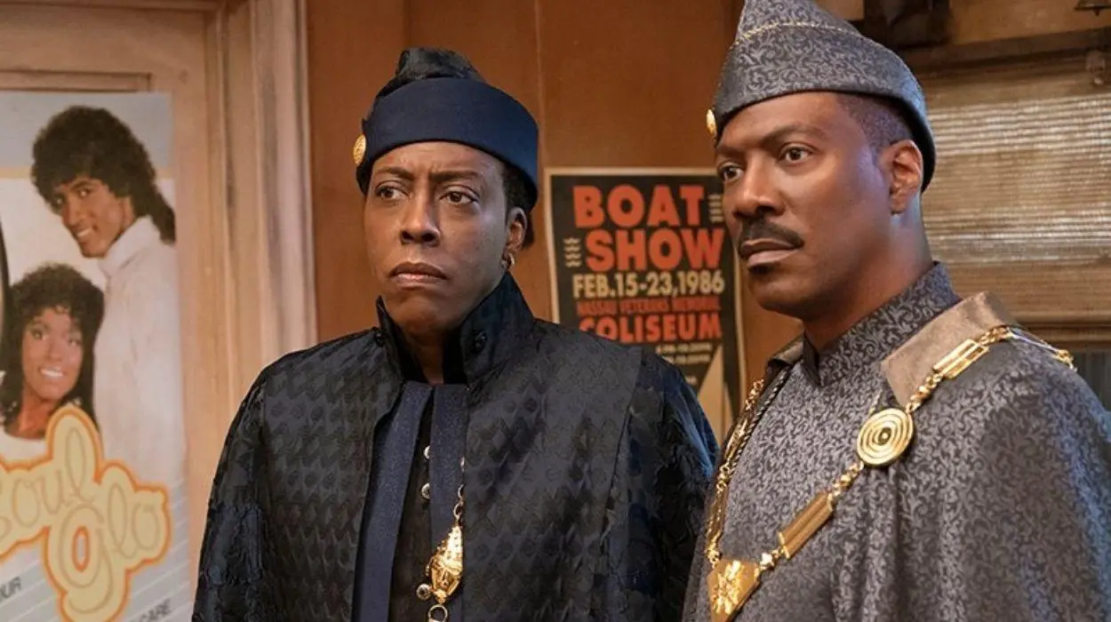 Arsenio Hall também retorna ao filme como o companheiro de viagem do Príncipe