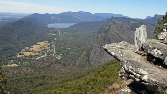 Australiana morre tentando tirar foto na beira de um penhasco