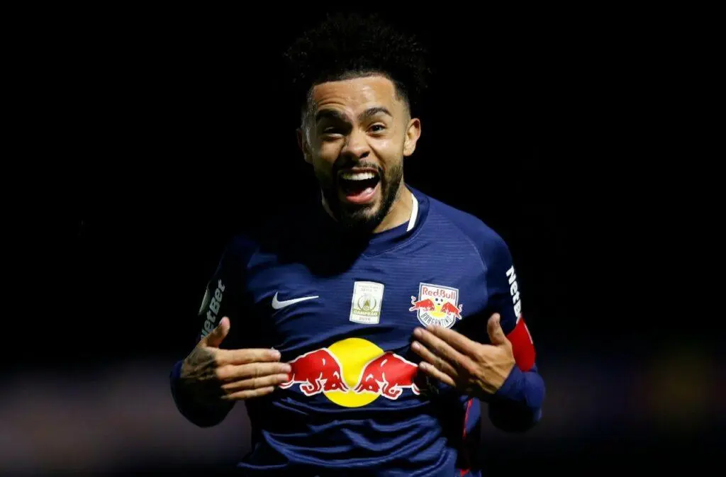 Imagem mostra atacante do RB Bragantino, Claudinho.