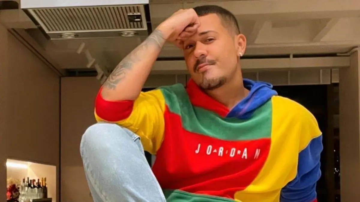 Na imagem o humorista Carlinhos Maia que deu festa em meio à pandemia