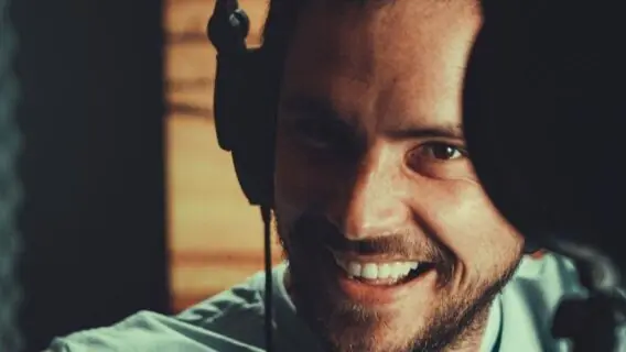 Sergio Guizé lança carreira musical solo e agradece Bianca Bin