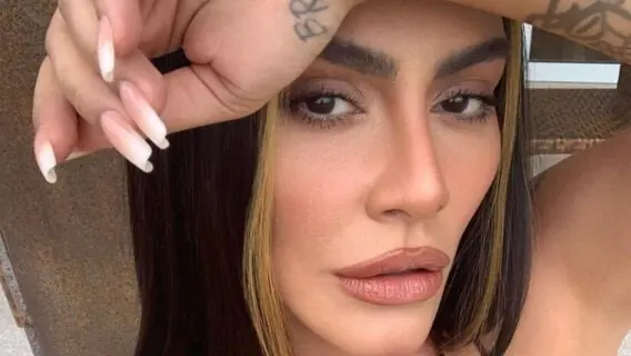 De Cleo a Anitta: veja famosos que já provaram sexo a três