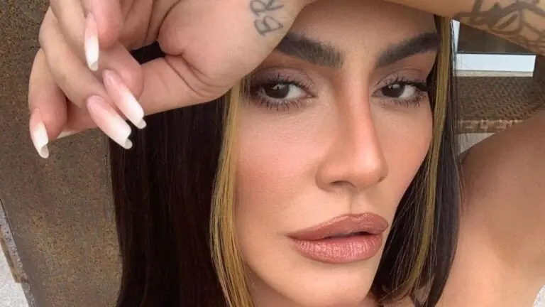 De Cleo a Anitta: veja famosos que já provaram sexo a três