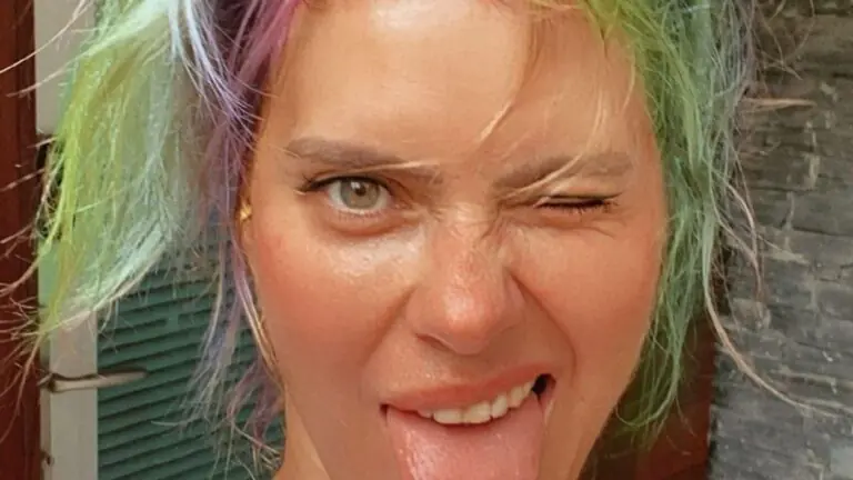 Mudança de visual? Famosas exibem cabelos coloridos com filtros