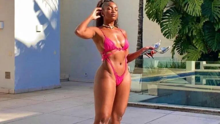 Famosas mostram tendência de amarração dos biquínis